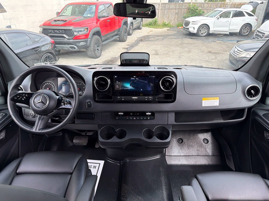 Used 2025 Mercedes-Benz Sprinter 2500 image 23