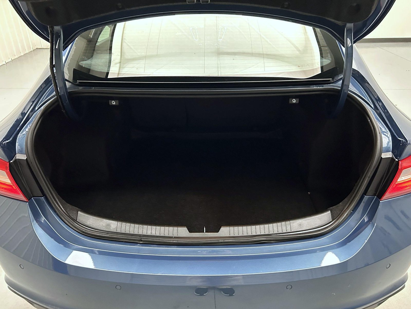 Used 2025 Chevrolet Malibu LT FWD image 21