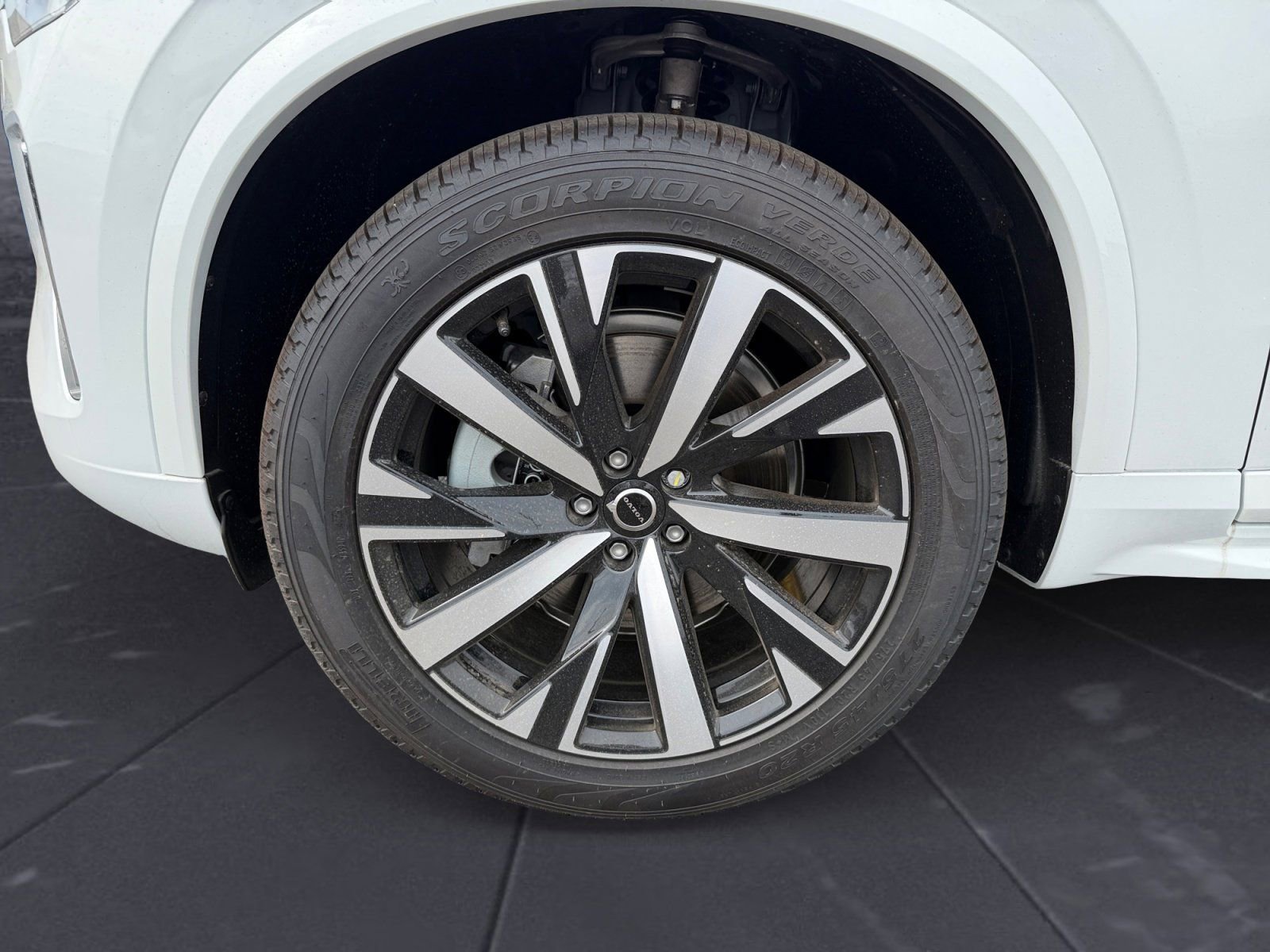 New 2026 Volvo XC90 B6 Core w/ Protection Package Premier image 14