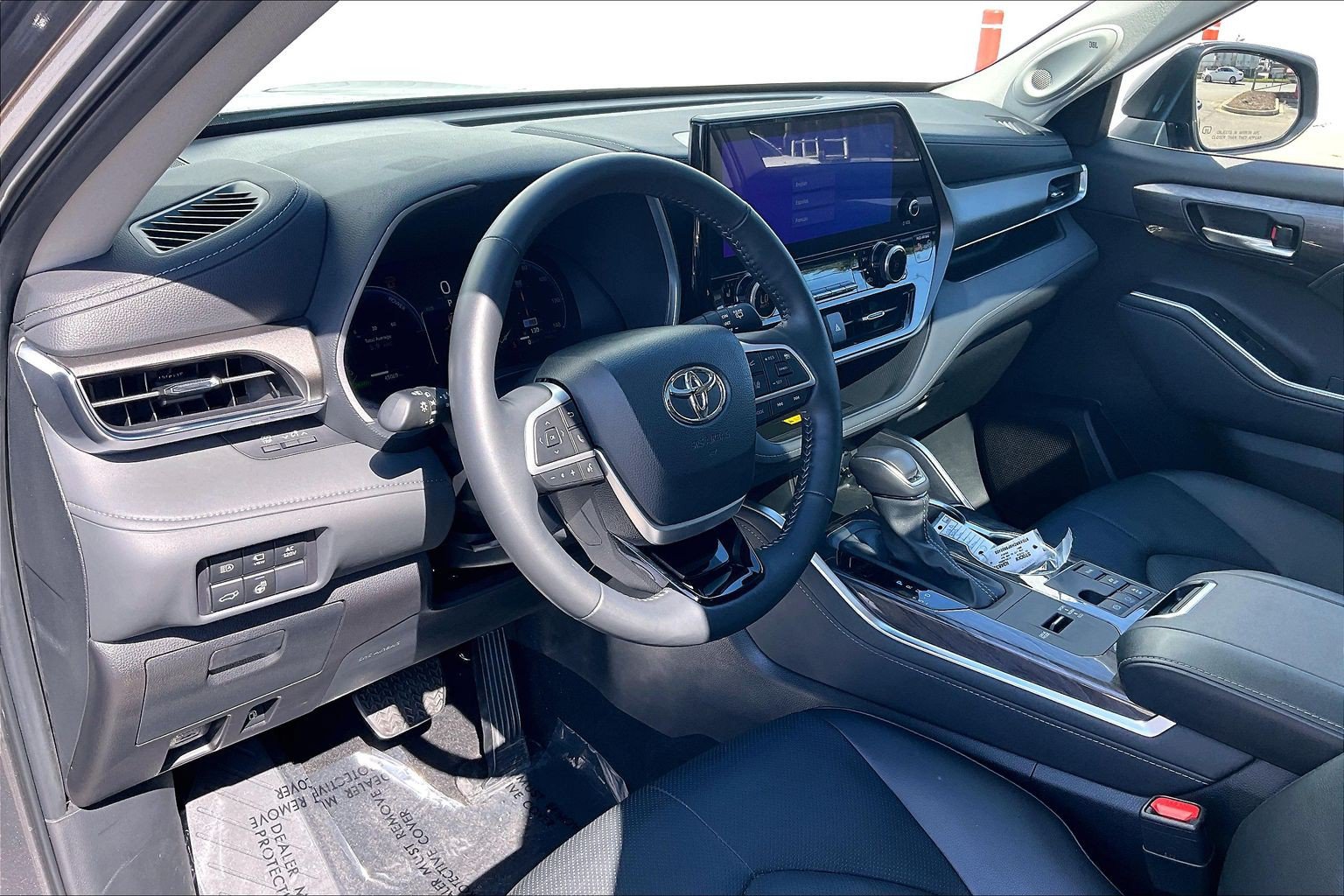 Used 2023 Toyota Highlander Limited AWD/4WD image 18