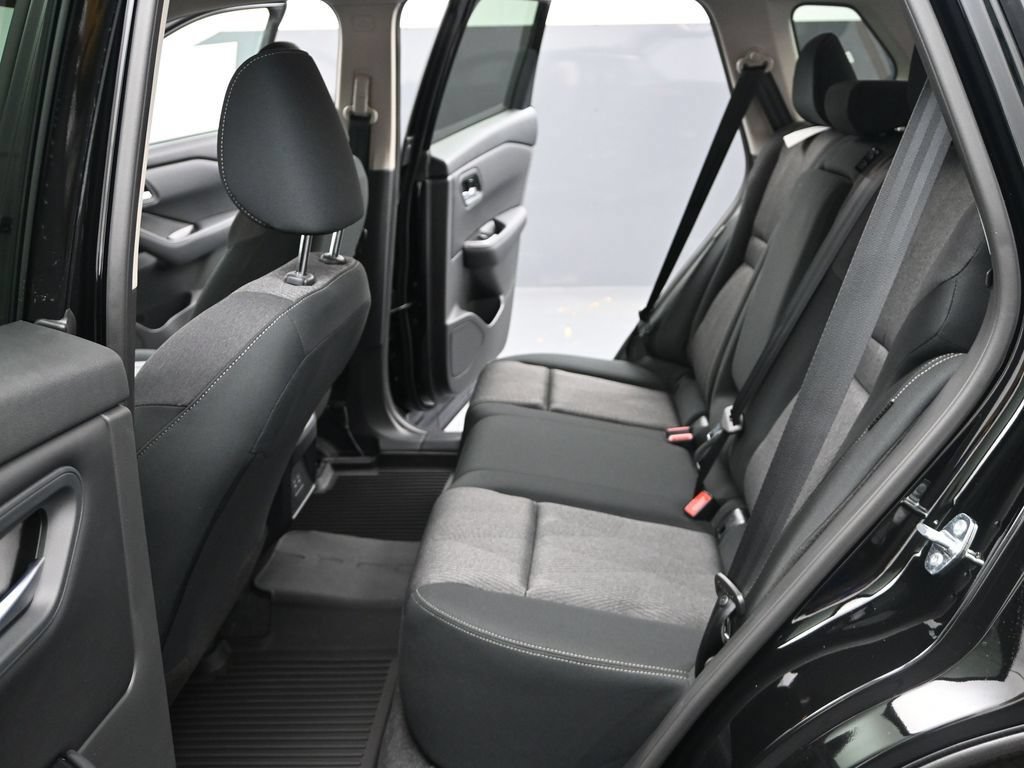 Certified 2026 Nissan Rogue SV FWD image 20