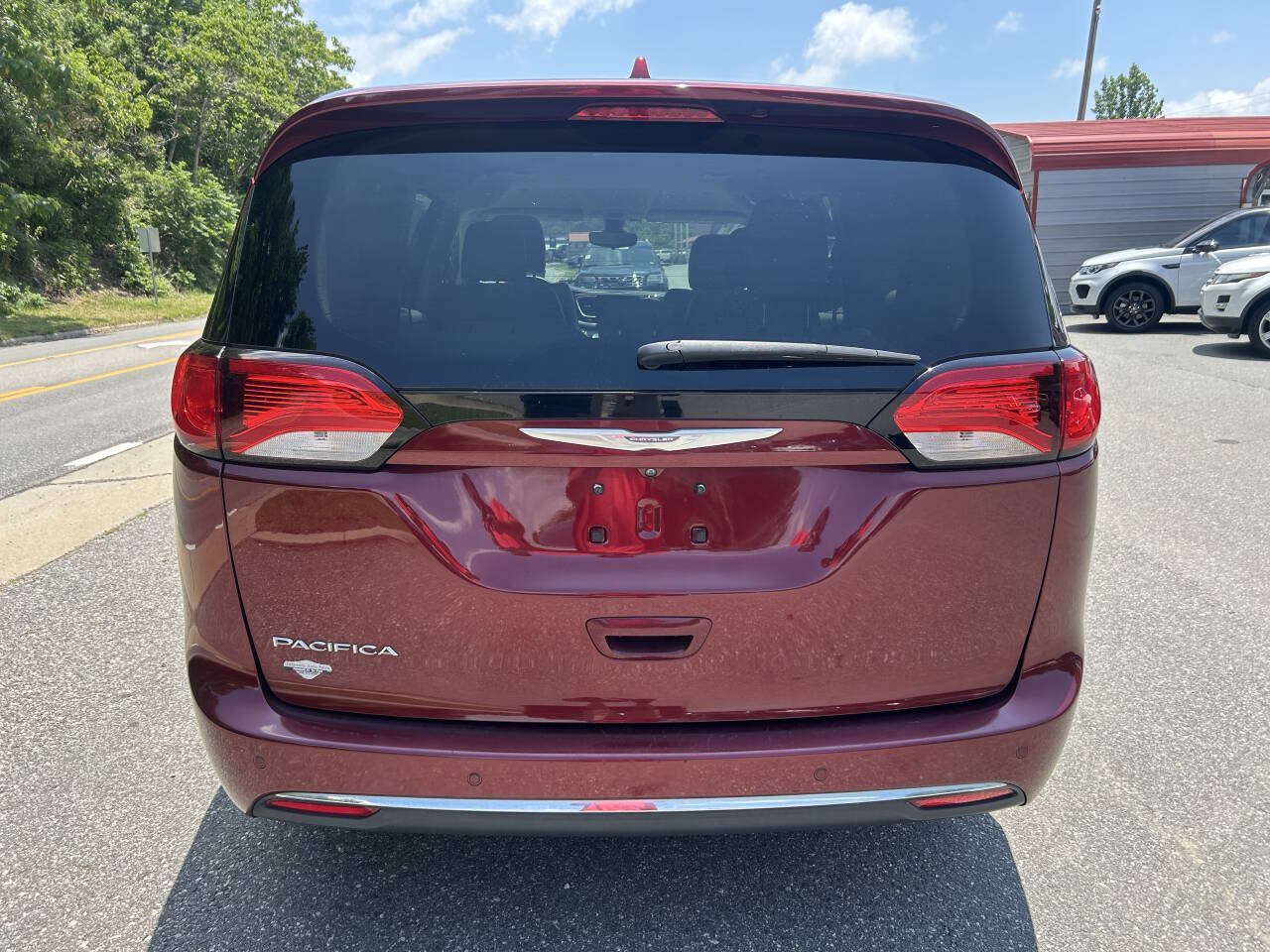 Used 2017 Chrysler Pacifica Touring-L FWD image 5