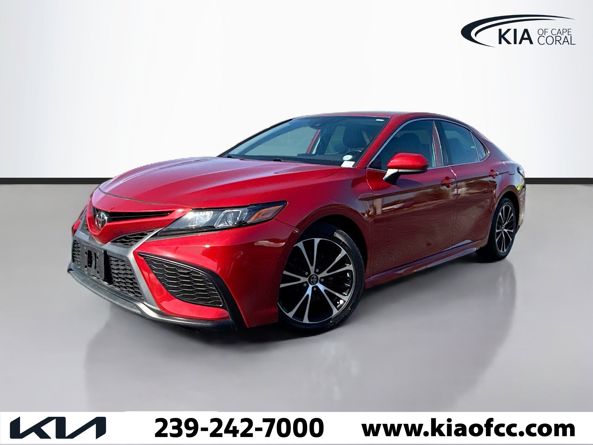 Used 2021 Toyota Camry SE image 1