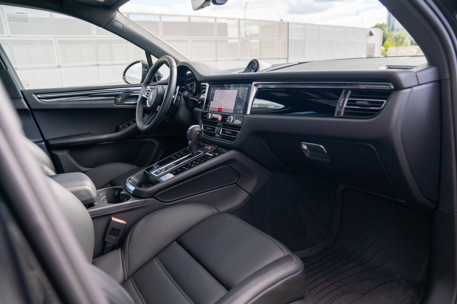 Certified 2026 Porsche Macan AWD/4WD image 25