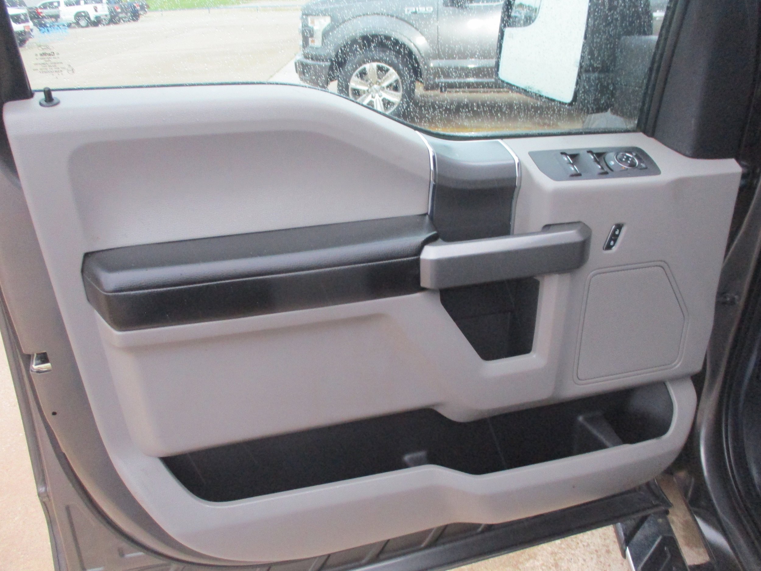 Used 2015 Ford F150 XLT w/ Equipment Group 302A Luxury RWD image 5