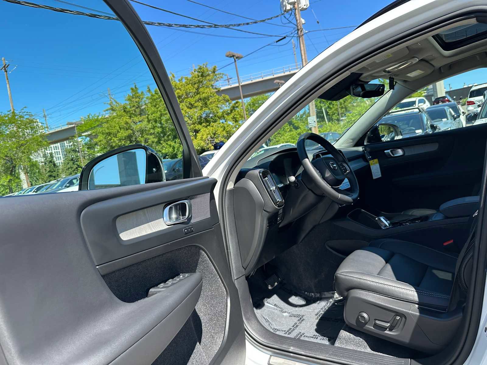 New 2025 Volvo XC40 B5 Plus w/ Protection Package Premier image 20