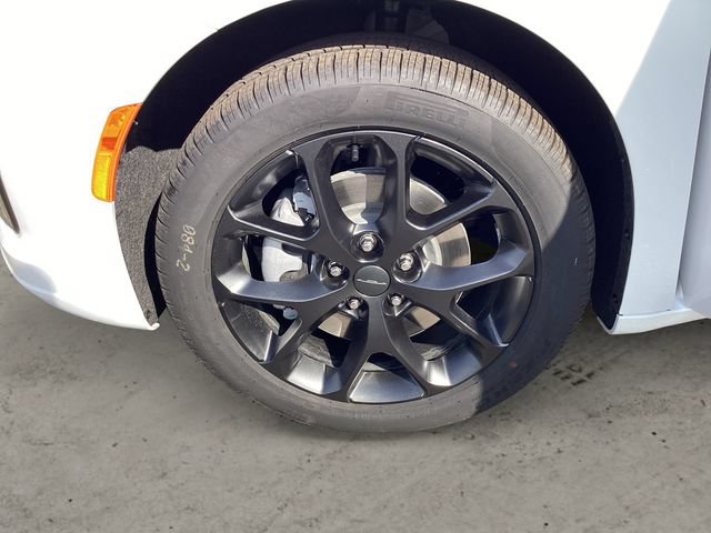 New 2027 Chrysler Pacifica Select AWD/4WD image 15