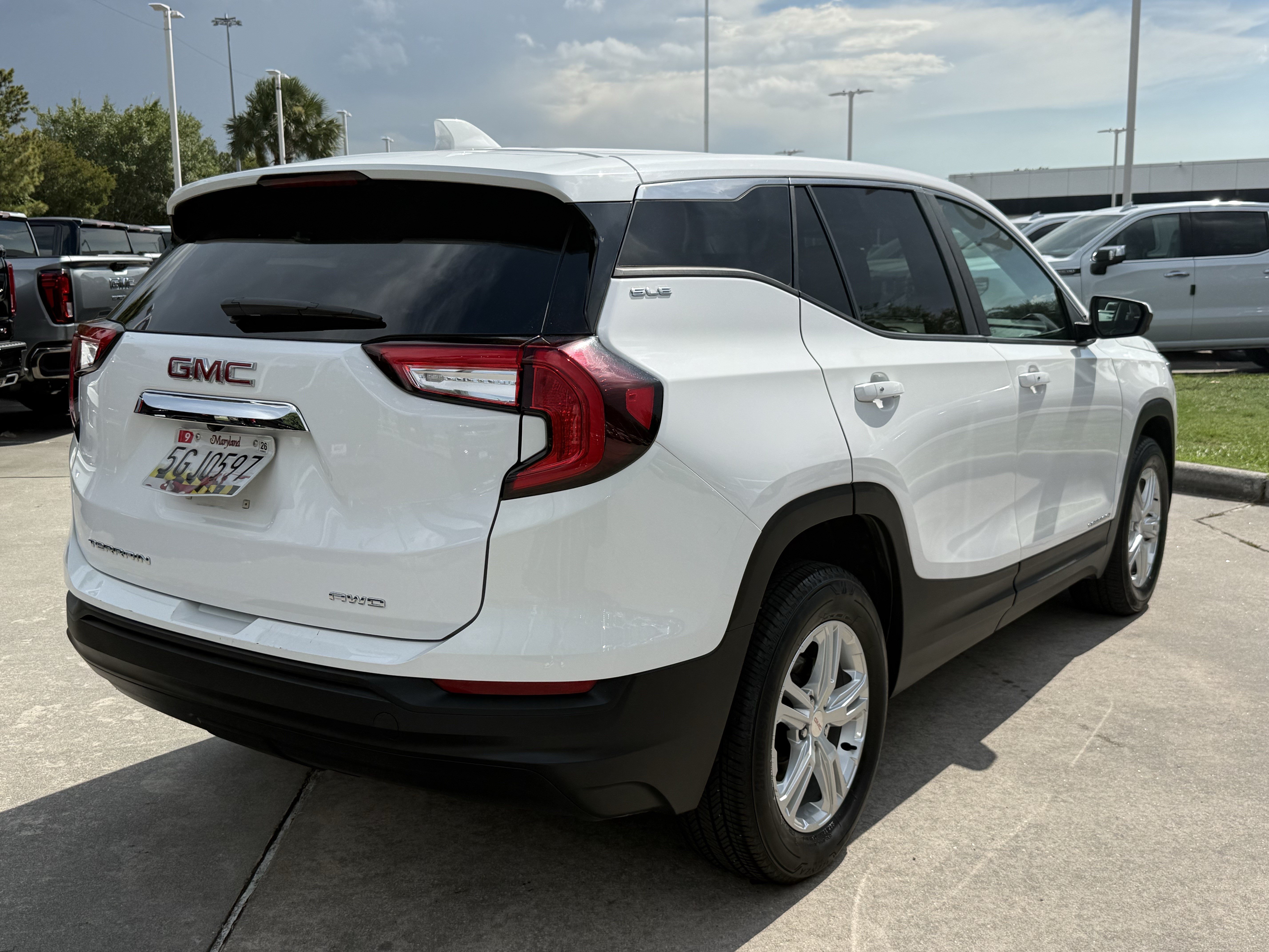 Used 2024 GMC Terrain SLE AWD/4WD image 5