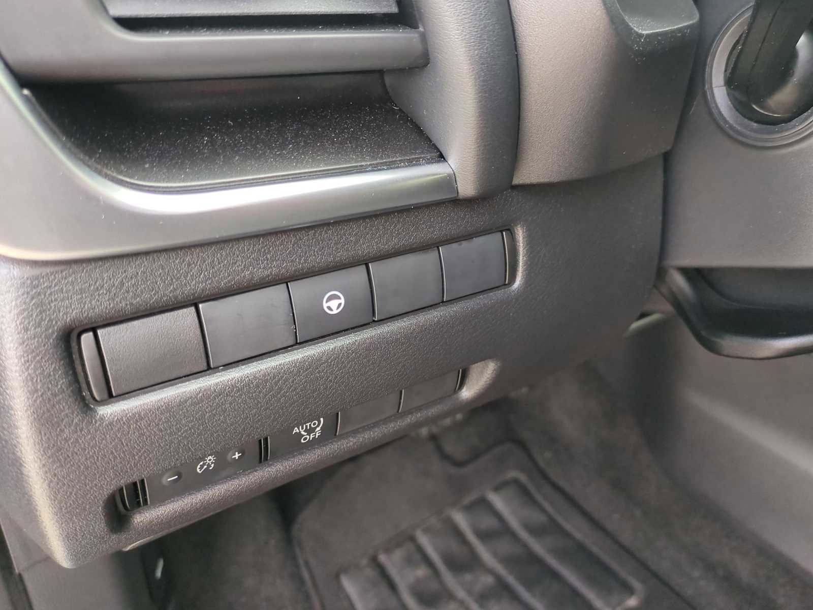 Used 2023 Nissan Rogue SV image 34