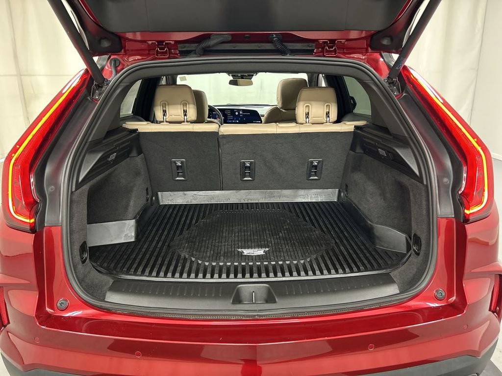 Used 2024 Cadillac XT4 Luxury w/ Cold Weather Package image 22