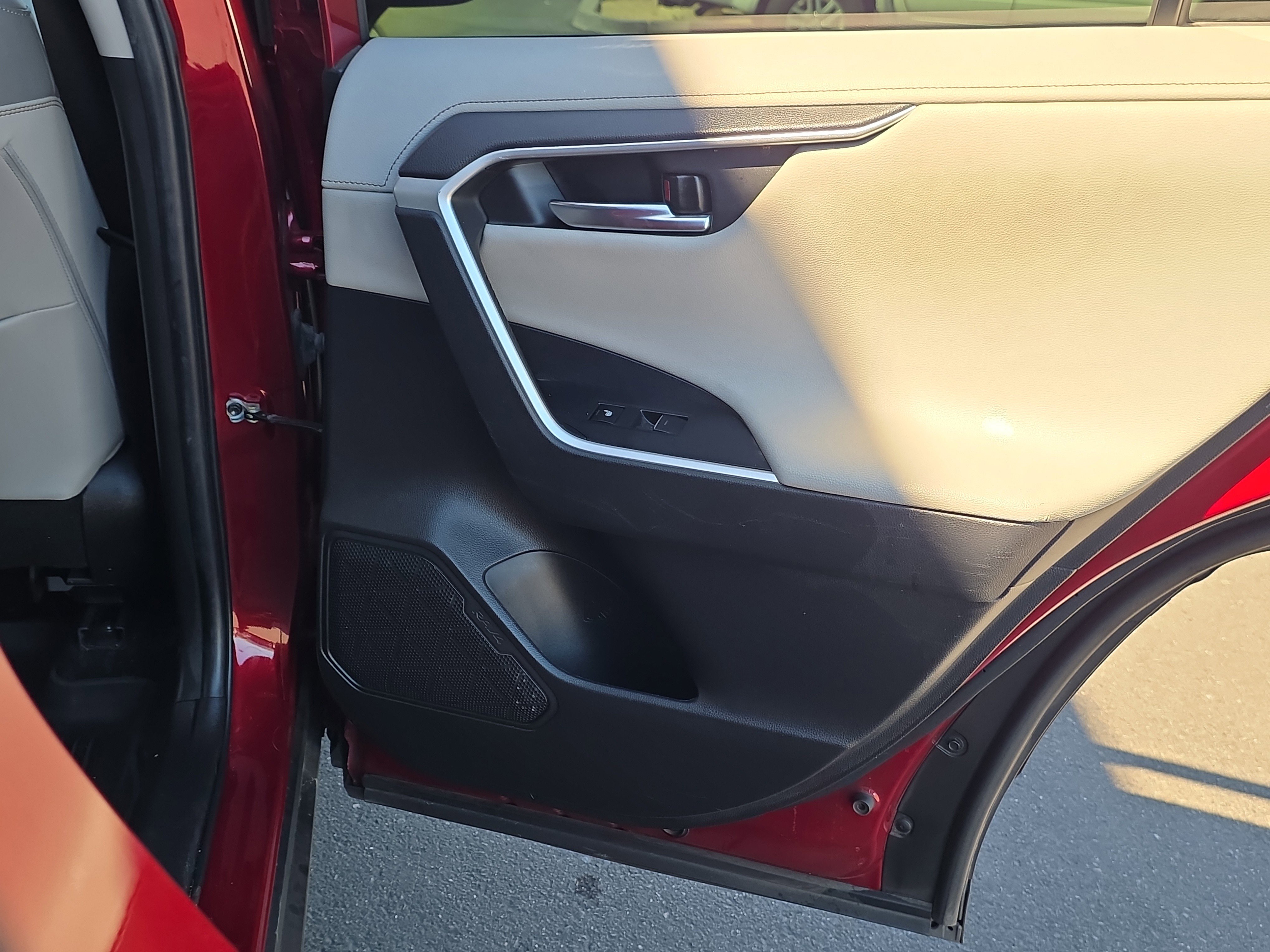 Used 2022 Toyota RAV4 Limited image 30