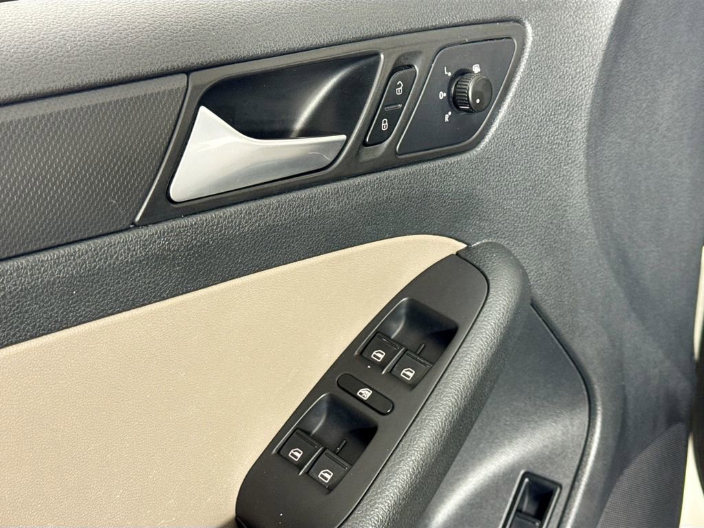 Used 2014 Volkswagen Jetta S image 17