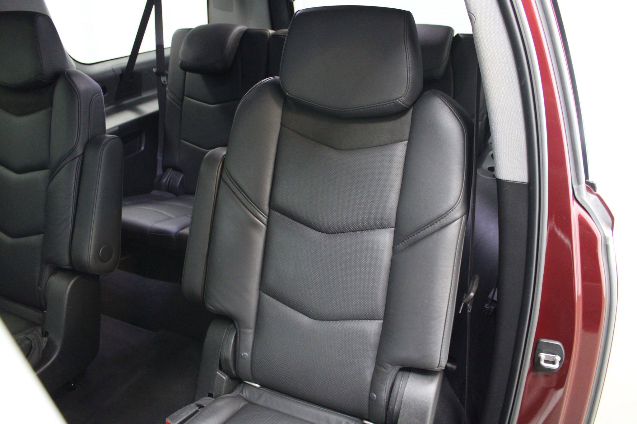 Used 2017 Cadillac Escalade ESV Luxury image 24