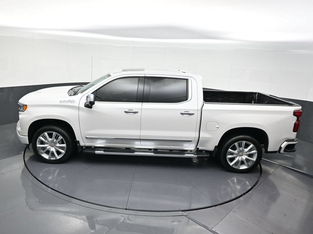 Used 2025 Chevrolet Silverado 1500 High Country w/ High Country Premium Package AWD/4WD image 16