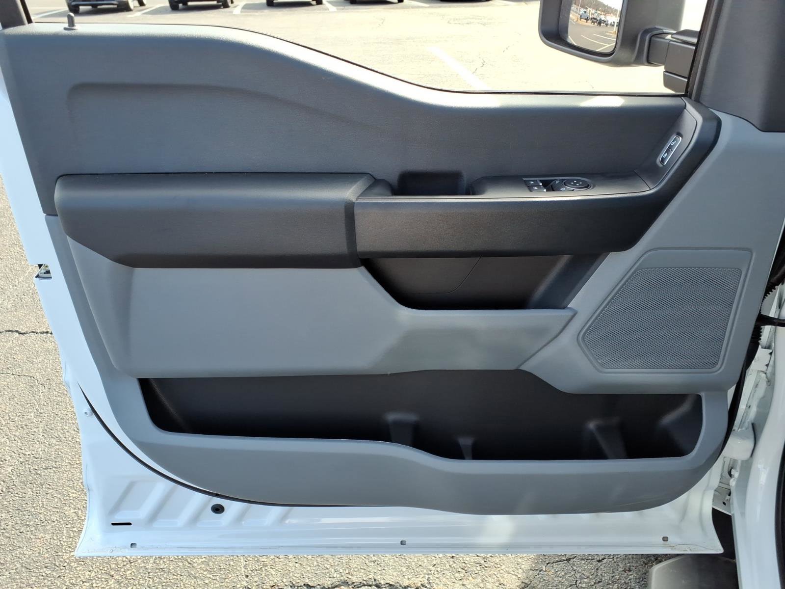 New 2025 Ford F550 4x4 Regular Cab Super Duty image 41