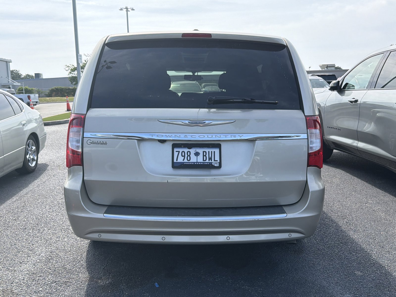 Used 2013 Chrysler Town & Country Touring-L w/ Driver Convenience Group image 15