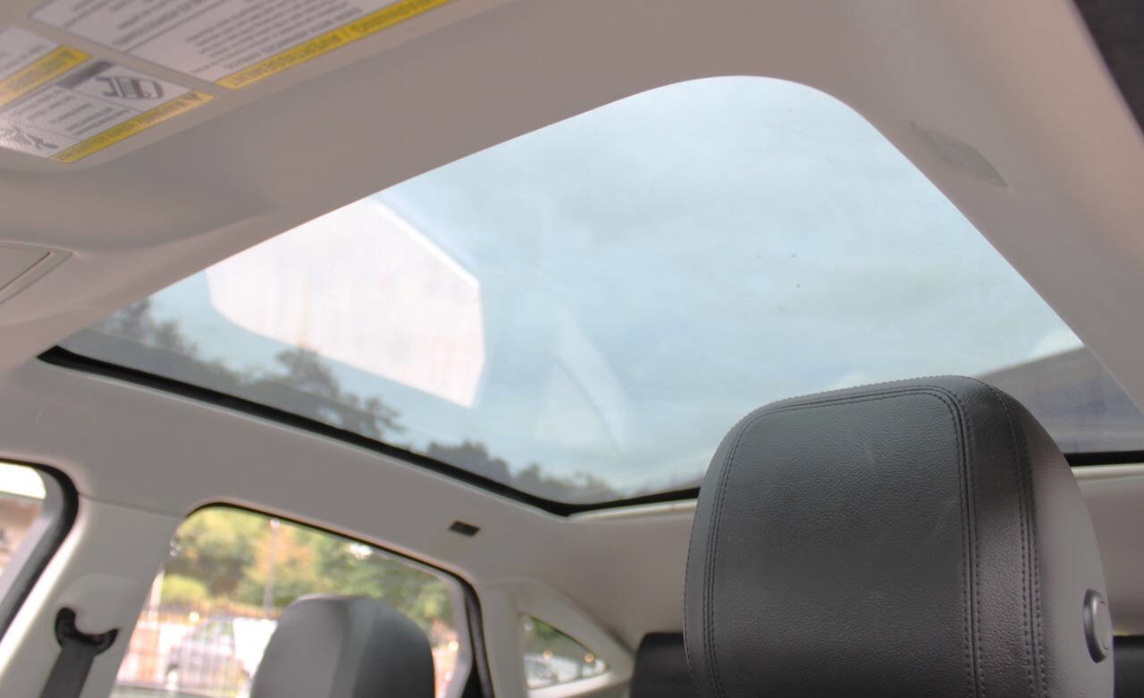 Used 2018 Jaguar E-PACE S image 19