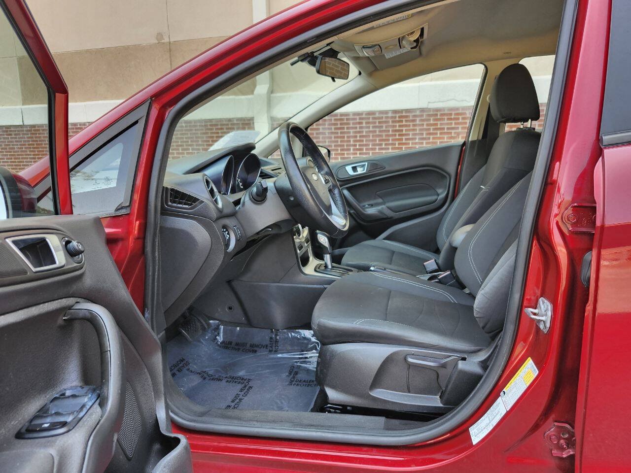 Used 2014 Ford Fiesta SE w/ Comfort Package FWD image 4