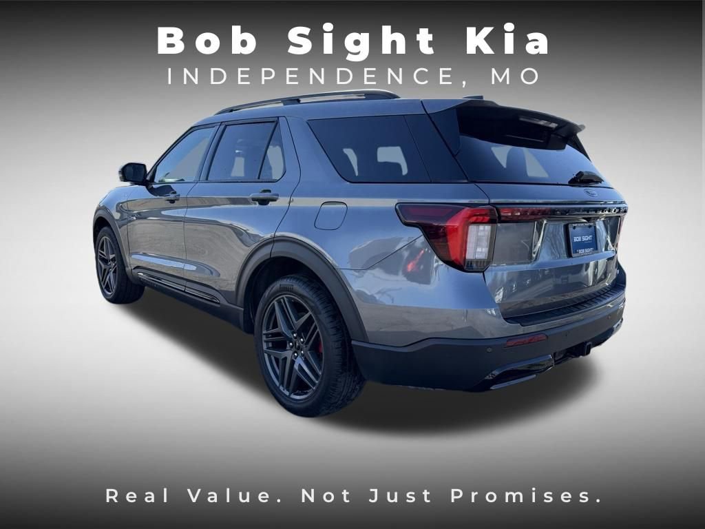 Used 2025 Ford Explorer ST-Line w/ ST-Line Street Pack image 12