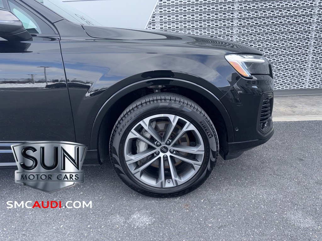 Used 2025 Audi Q7 2.0T Premium w/ Convenience Plus Package image 3