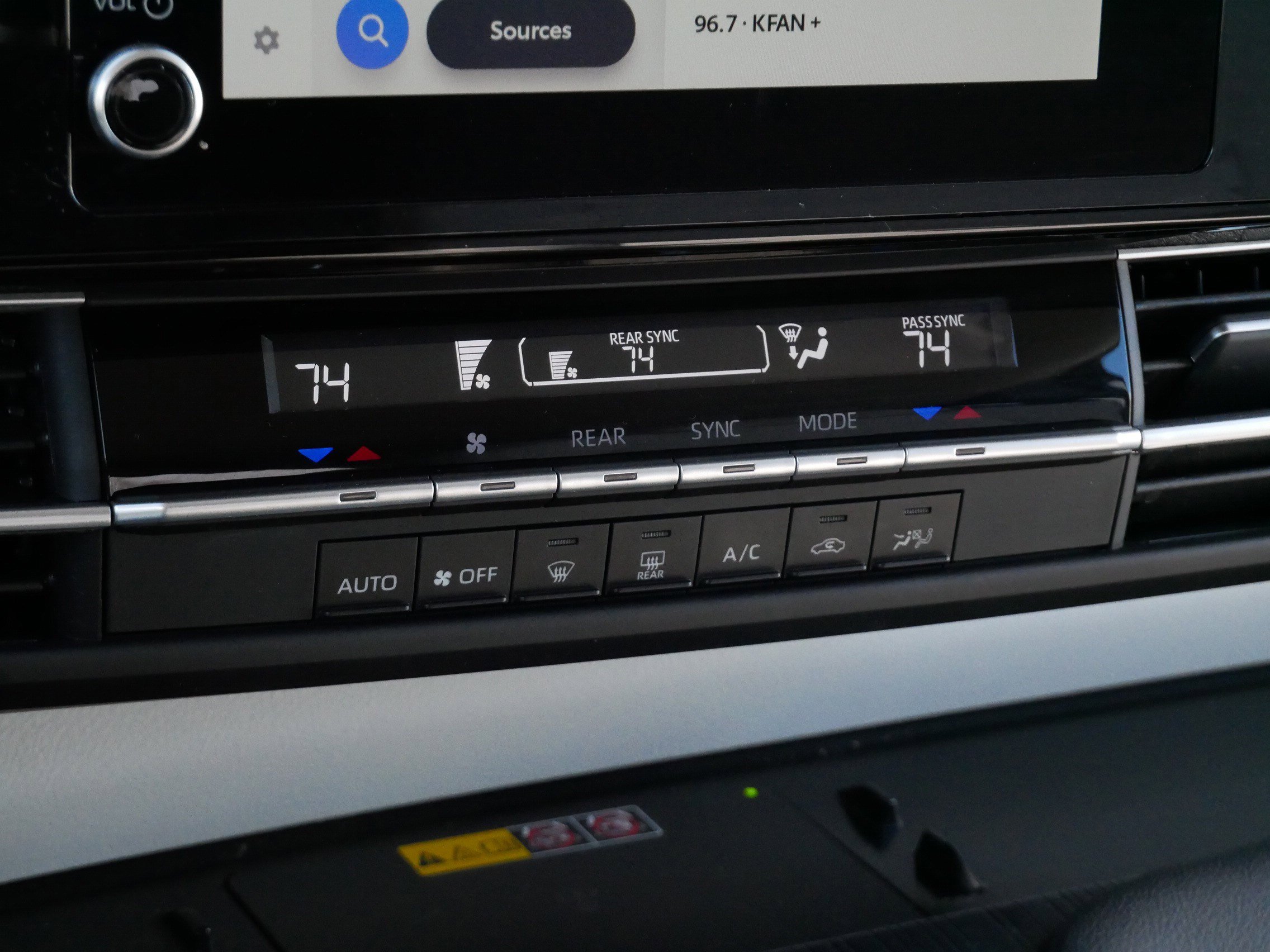 Certified 2025 Toyota Sienna LE image 23