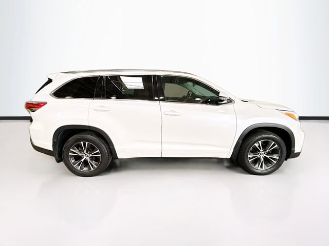 Used 2016 Toyota Highlander XLE w/ Preferred Accessory Package AWD/4WD image 5