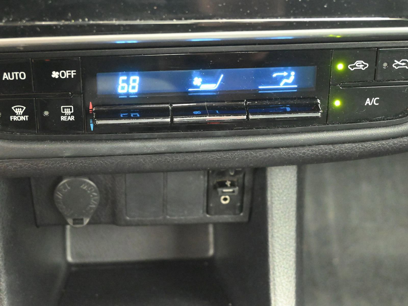 Used 2019 Toyota Corolla LE image 17