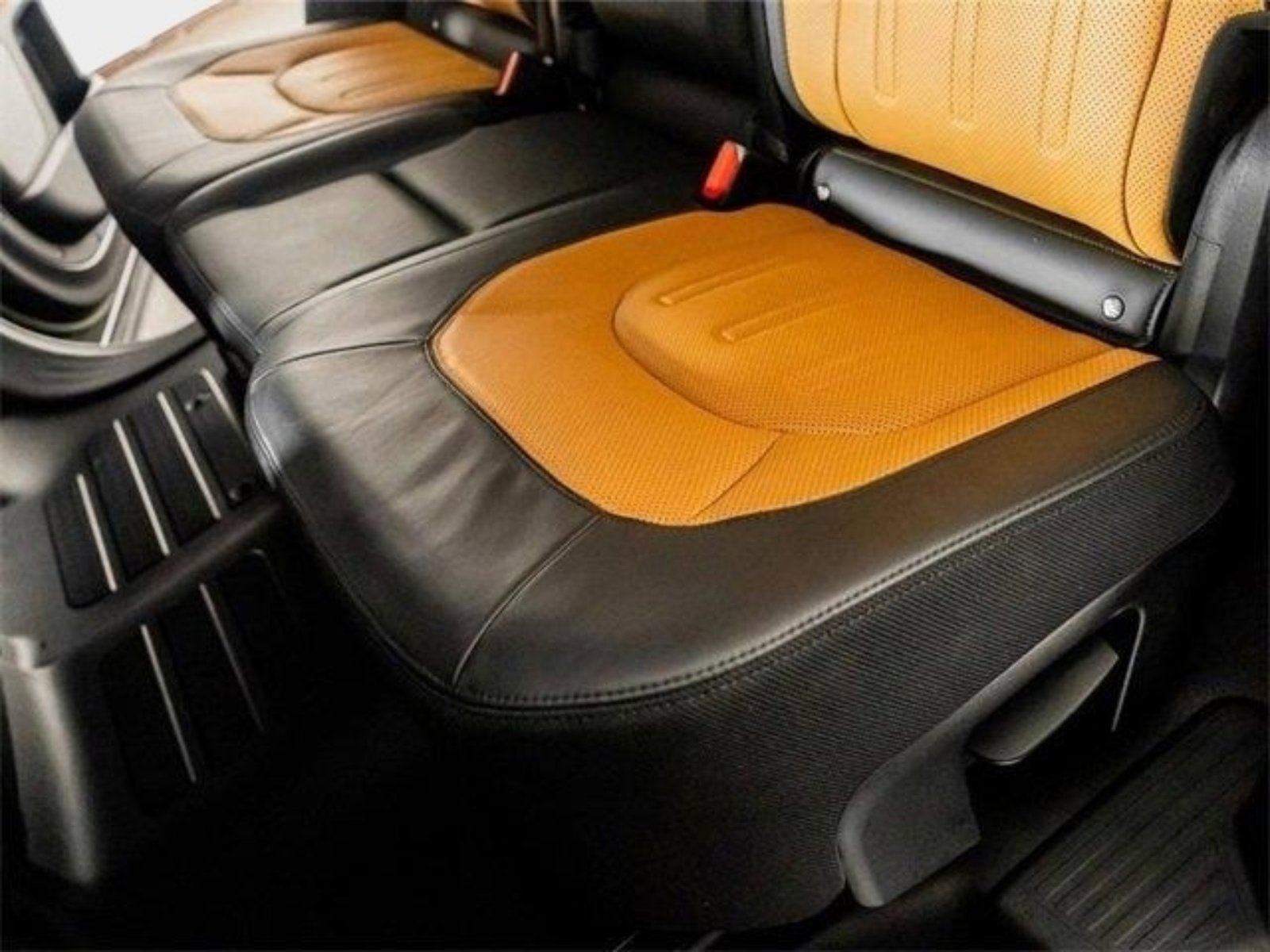 Used 2023 Land Rover Defender 130 X image 27