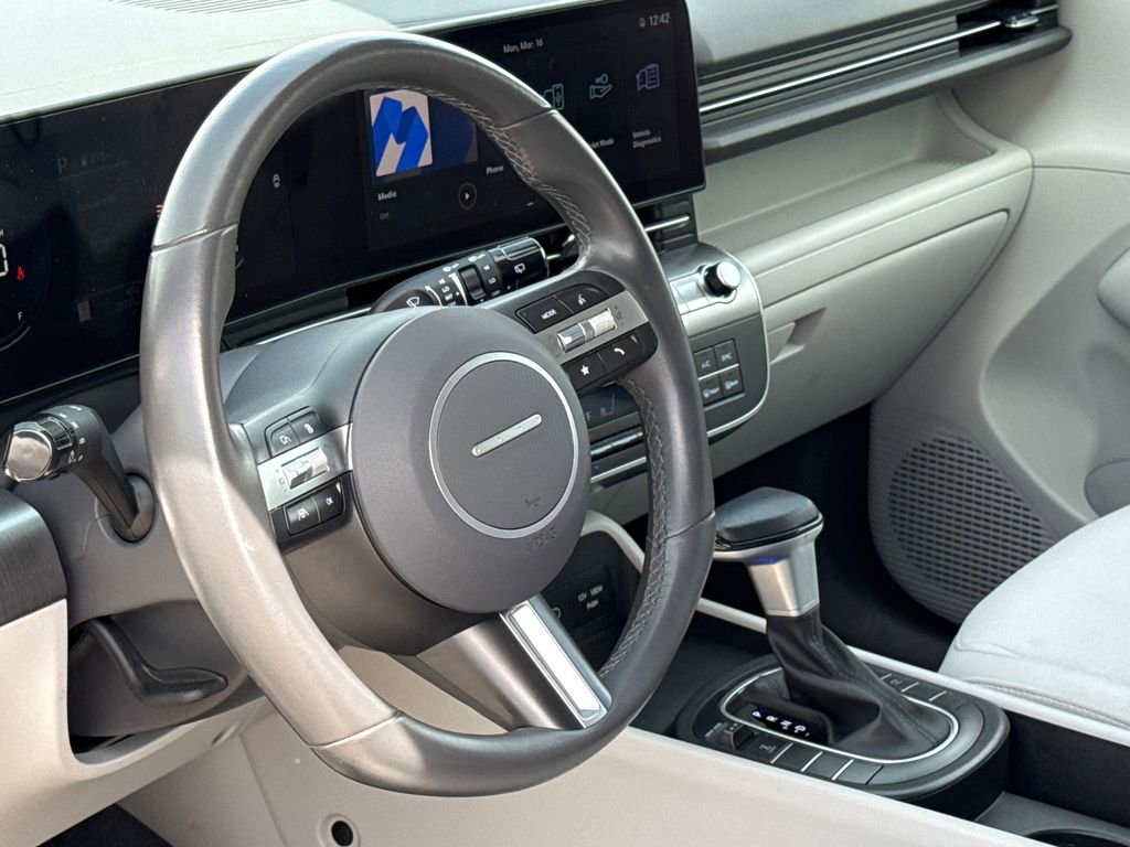 Used 2025 Hyundai Kona SEL image 16