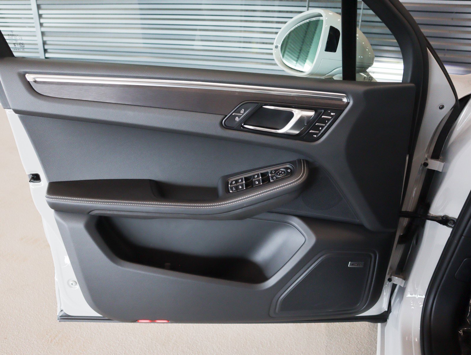 New 2026 Porsche Macan GTS image 26