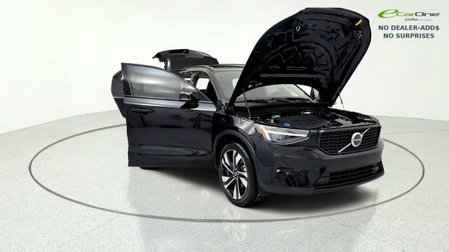Used 2024 Volvo XC40 B5 Plus w/ Protection Package Premier AWD/4WD image 11