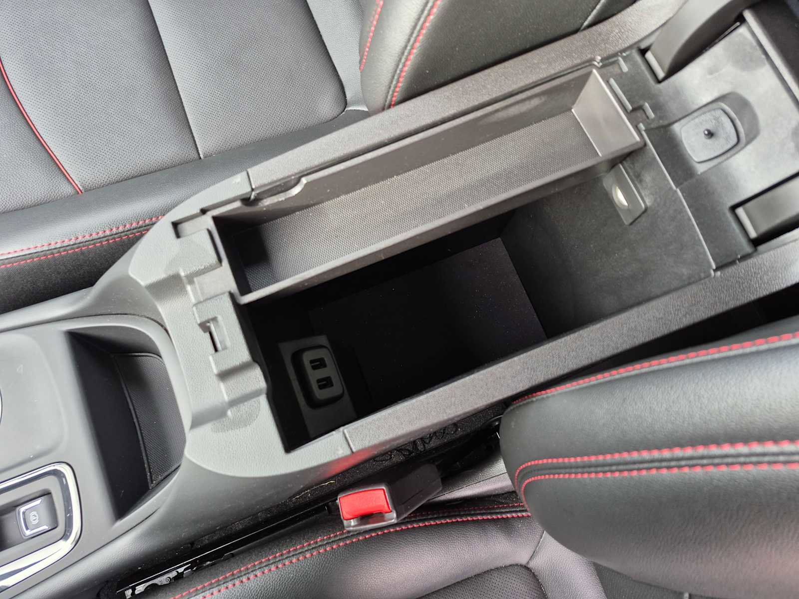 Used 2024 Chevrolet Equinox RS w/ RS Leather Package image 23