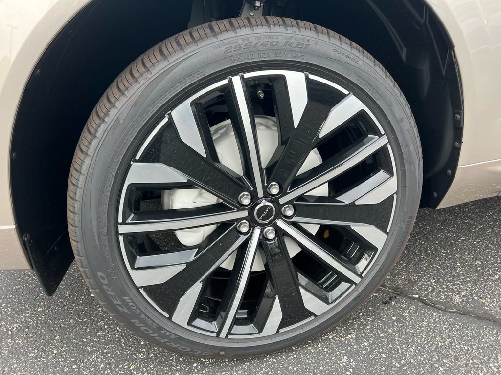 New 2027 Volvo XC60 B5 Ultra AWD/4WD image 9