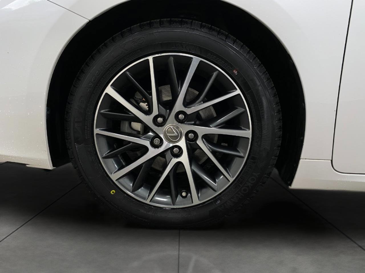 Used 2017 Lexus ES 350 w/ Luxury Package image 13