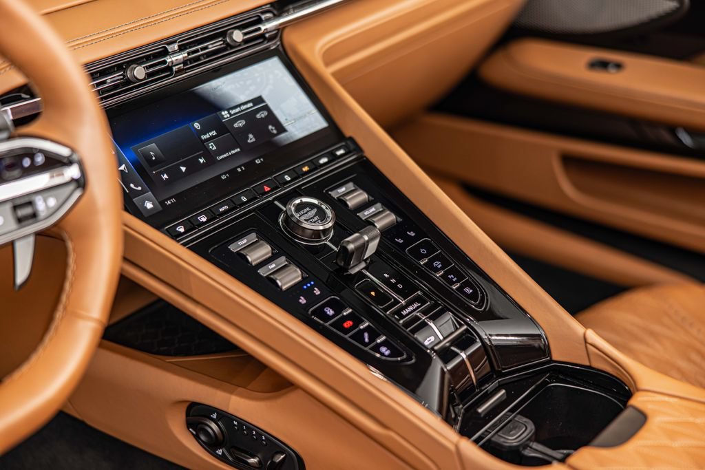 Used 2025 Aston Martin DB12 Convertible RWD image 19