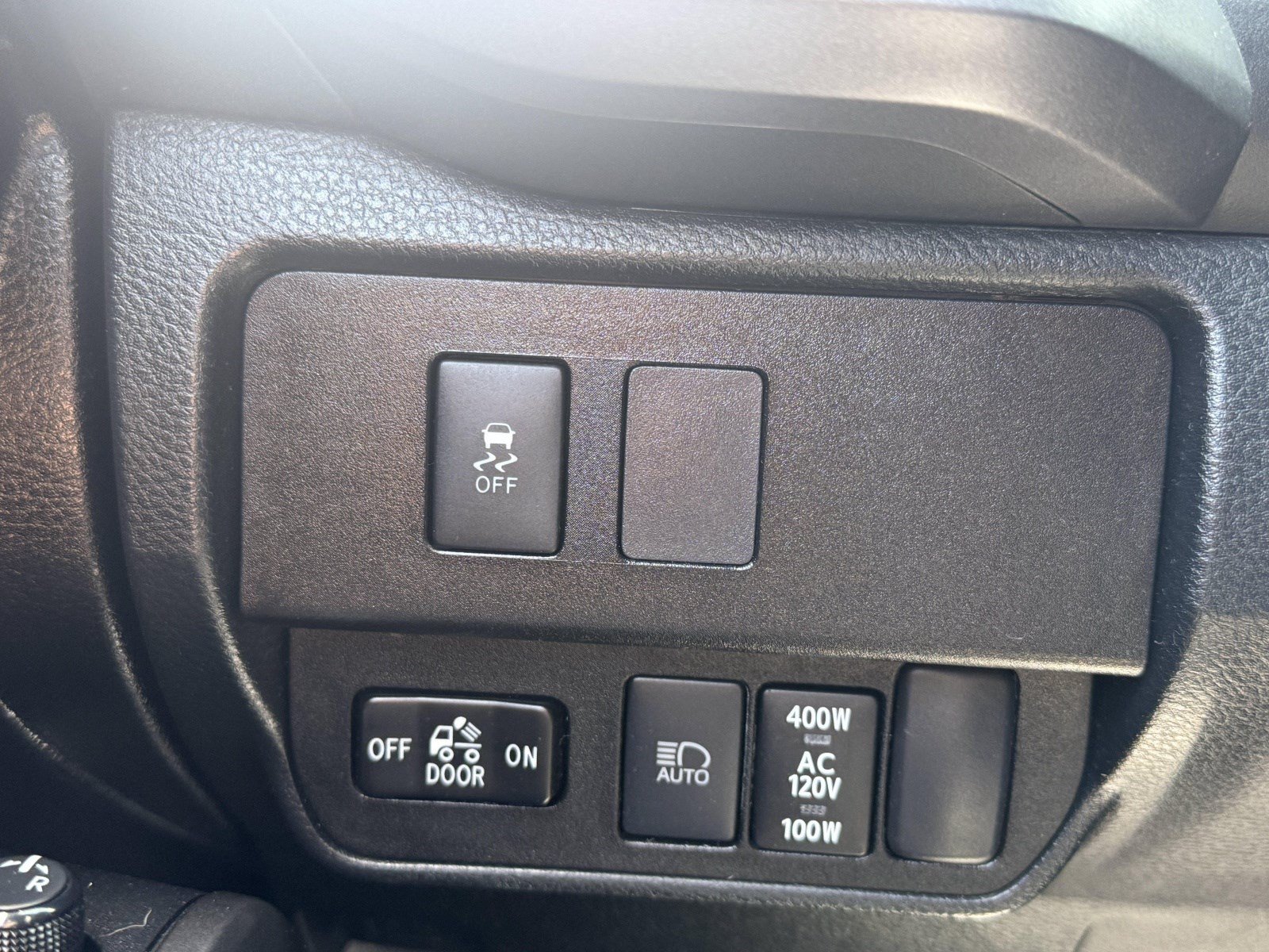 Used 2021 Toyota Tacoma TRD Off-Road w/ Technology Package AWD/4WD image 31