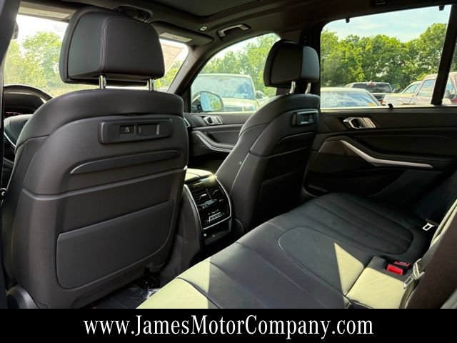 Used 2022 BMW X5 xDrive40i w/ Executive Package AWD/4WD image 16