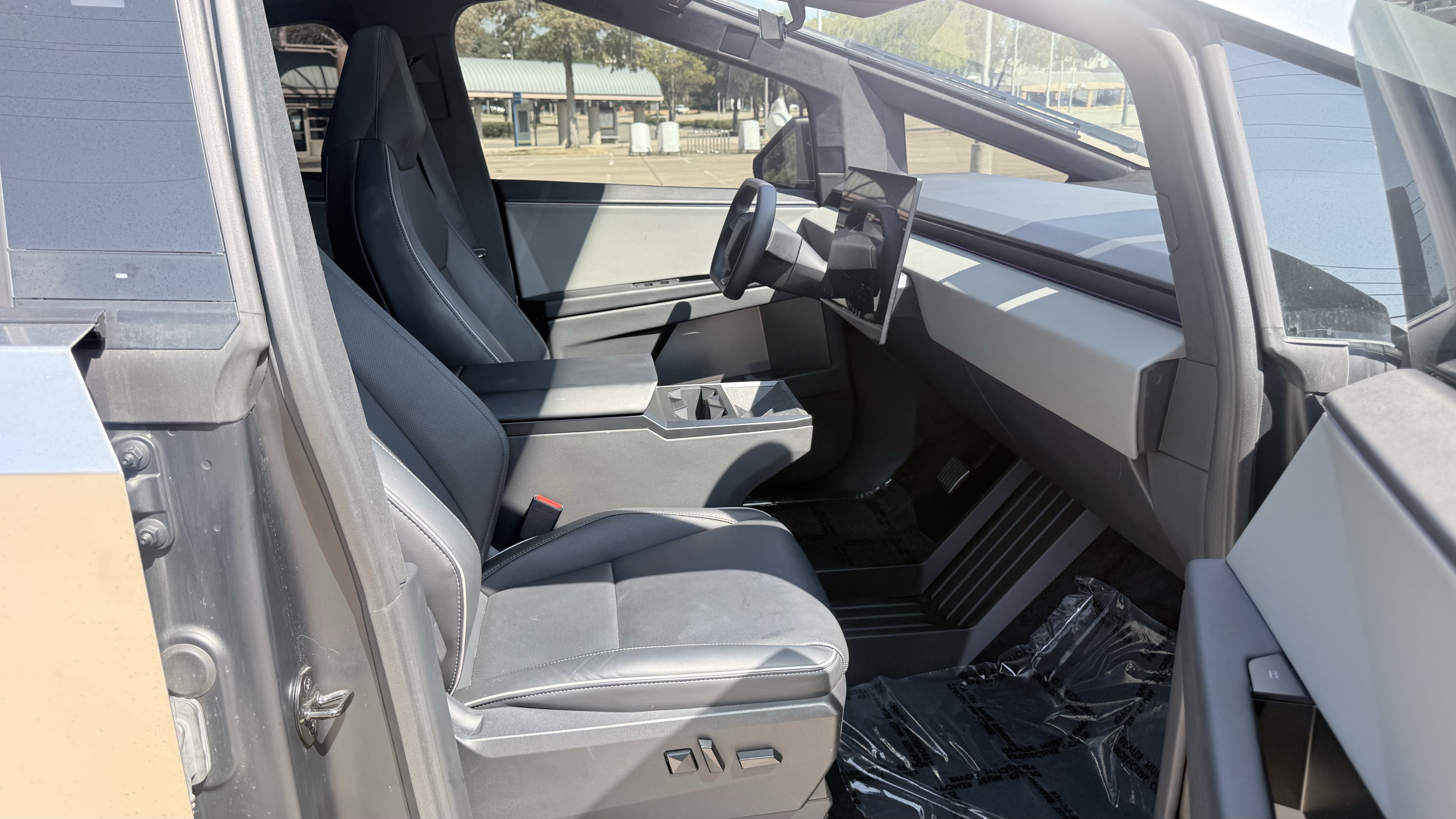 Used 2025 Tesla Cybertruck AWD Crew Cab image 46