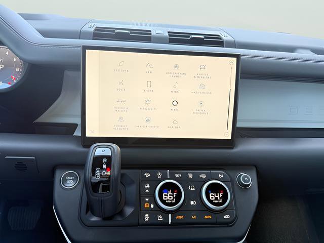 Certified 2025 Land Rover Defender 130 X-Dynamic SE AWD/4WD image 25