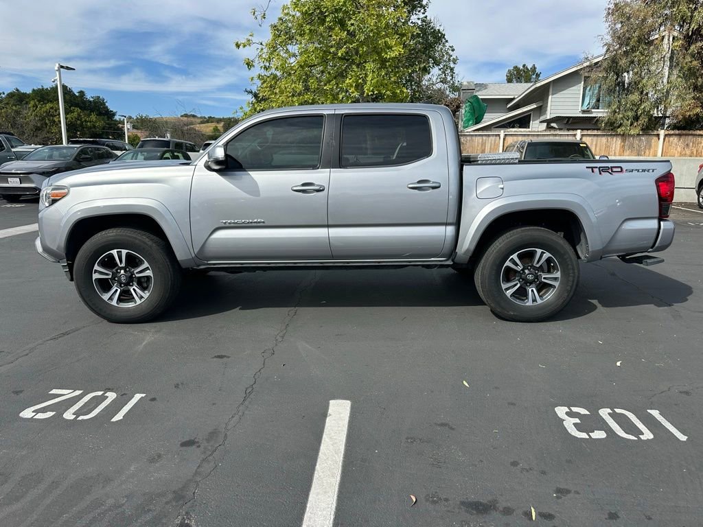 Used 2018 Toyota Tacoma TRD Sport w/ Technology Package image 2