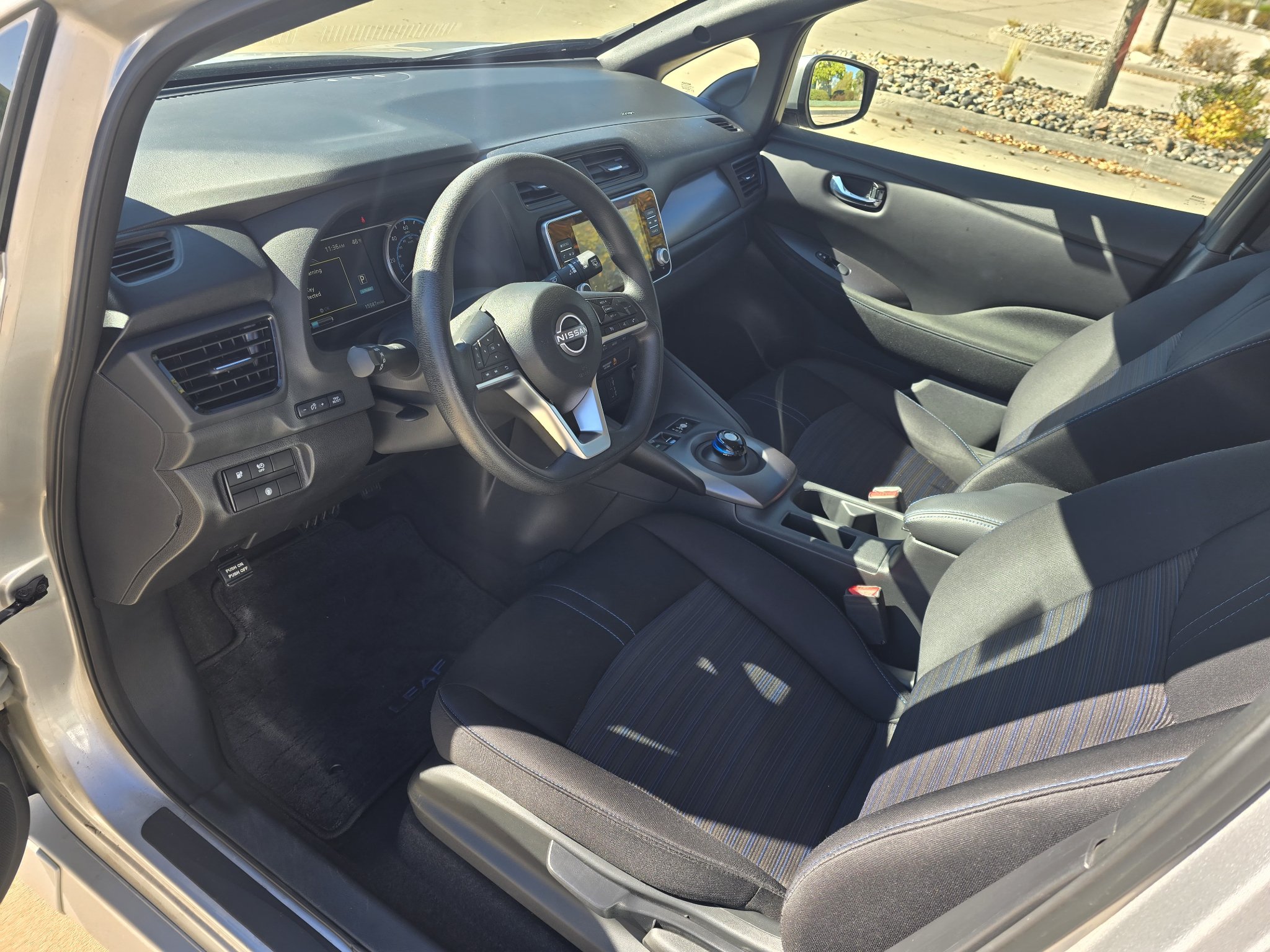 Used 2025 Nissan Leaf S FWD image 26
