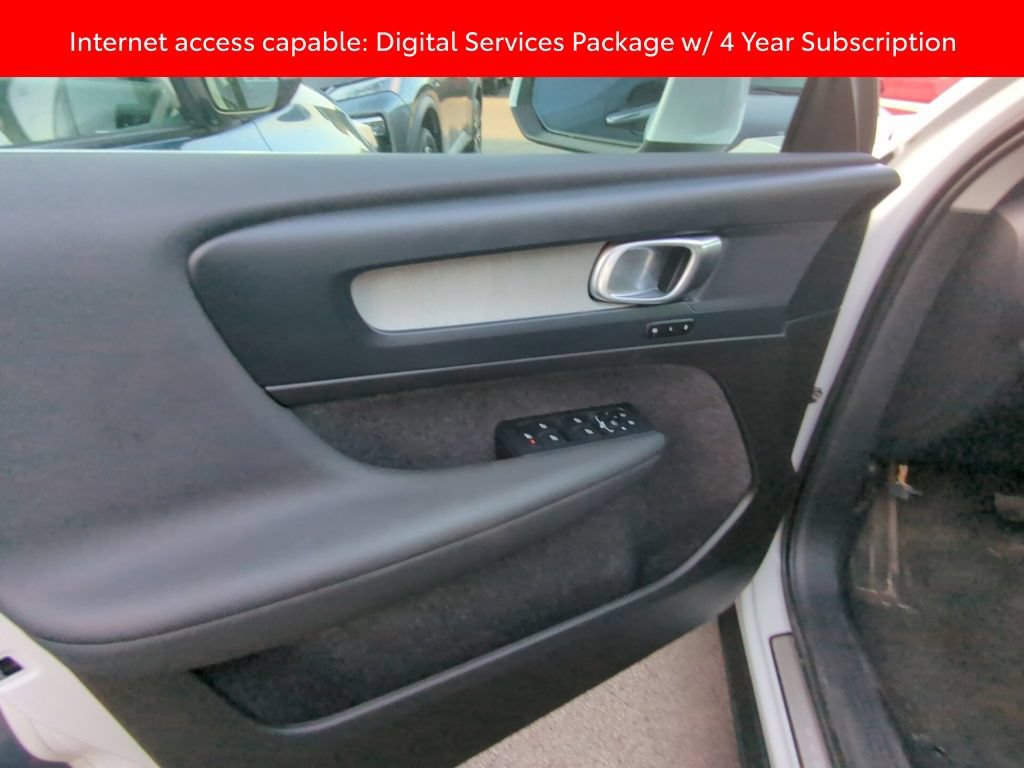 Used 2024 Volvo XC40 B5 Plus AWD/4WD image 8