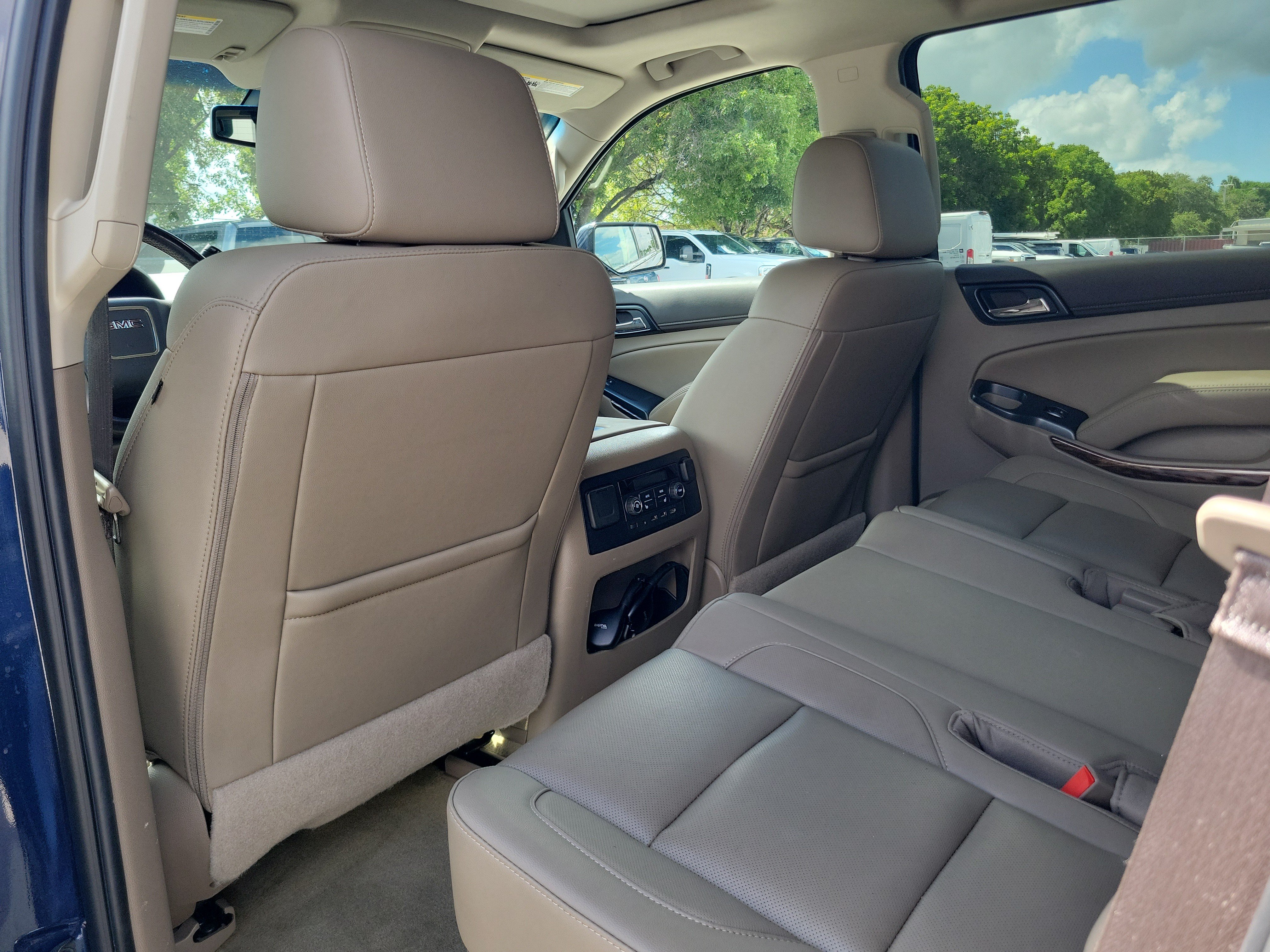 Used 2019 GMC Yukon SLT w/ Open Road Package RWD image 15