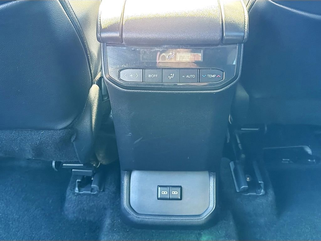 Used 2024 Toyota Highlander XLE image 22