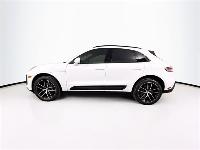 Certified 2024 Porsche Macan image 2