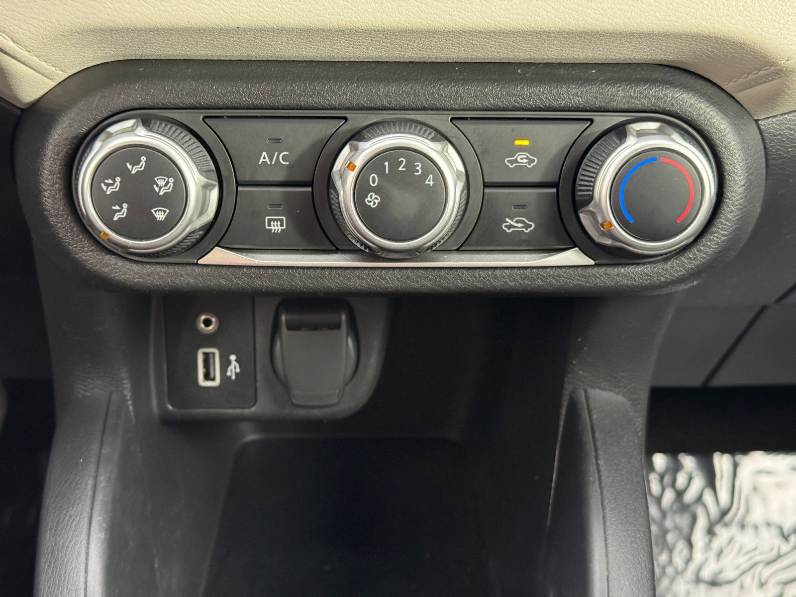 Used 2021 Nissan Versa SV image 23