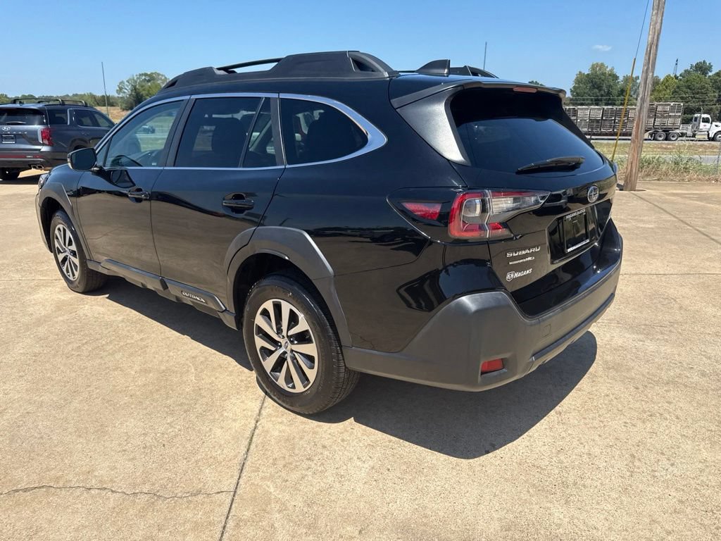 Used 2023 Subaru Outback Premium AWD/4WD image 5