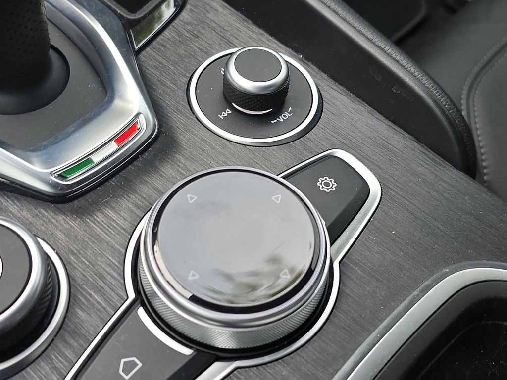 Used 2024 Alfa Romeo Giulia Sprint image 28