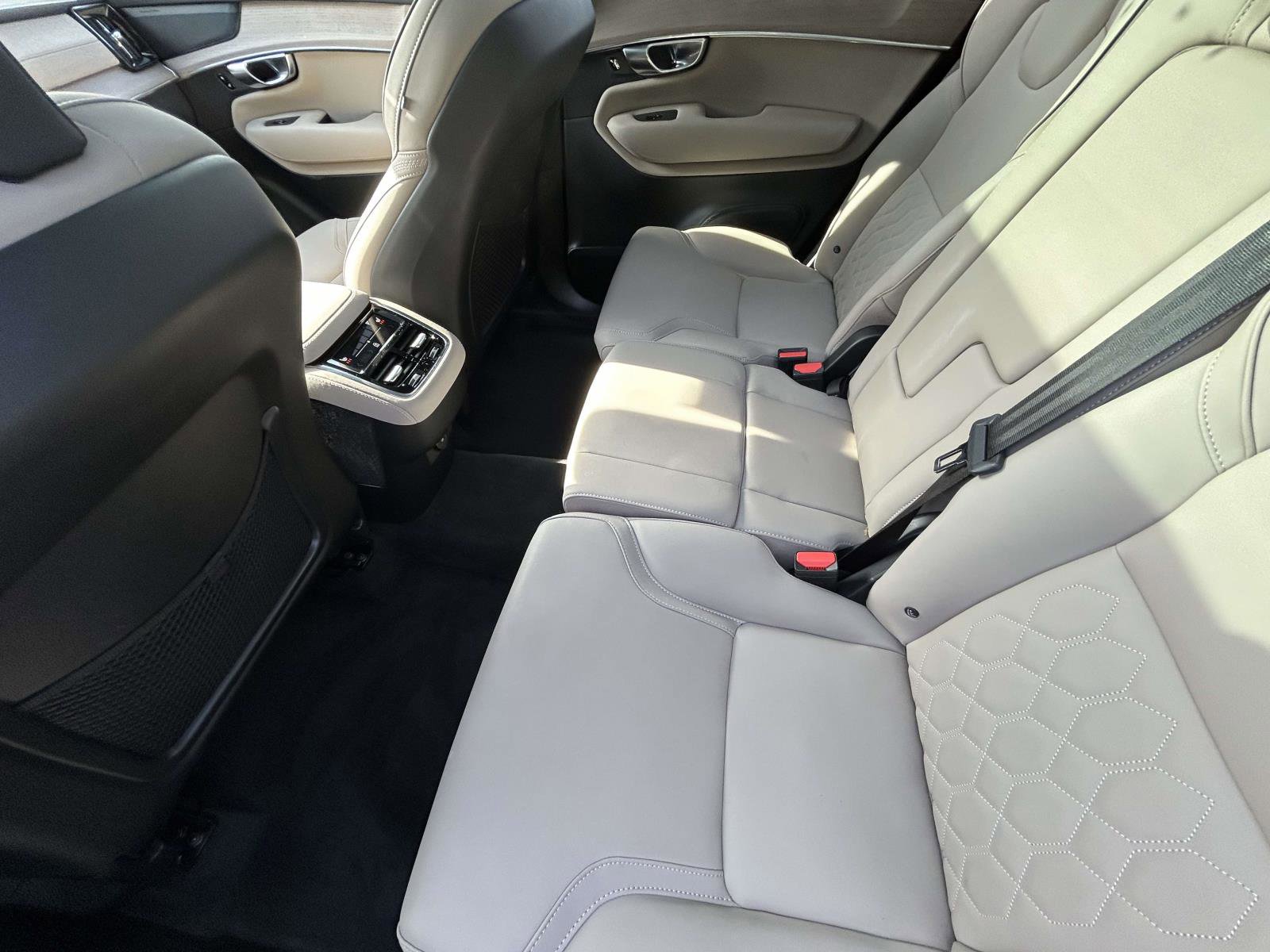 Certified 2025 Volvo XC90 B6 Plus image 12