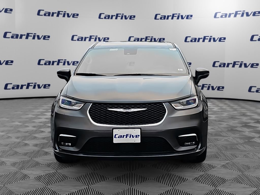 Used 2023 Chrysler Pacifica Touring-L image 9